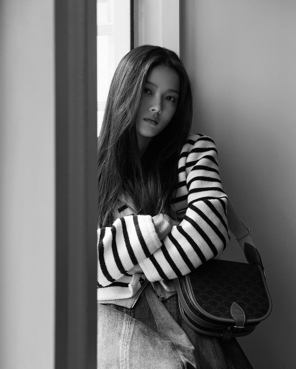 김유정과 셀린느가 함께한 VOGUE 11월호 화보 공개! 
👉🏻 instagram.com/p/CVUYHA3FiZX/

#김유정 #kimyoojung #kimyoujung 
#셀린느 #보그코리아 #Celine