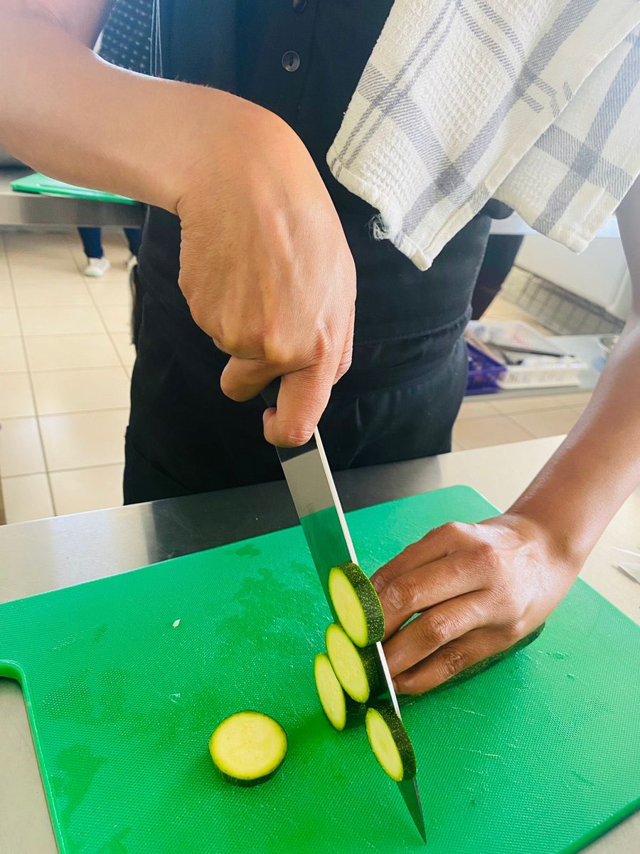 We are back with a new group of ladies 😃 First day in the kitchen - Lesson on knife skills. Well done to the ladies for their hard work on their first practical lesson 👏🏾.
#culinarytraining #knifeskills #survivorupliftment #capetownsouthafrica #npocapetown