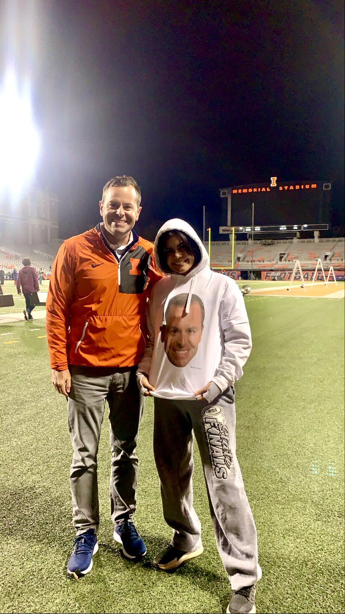 I’m not sure how I should respond to this but I’ll take it as a compliment. Never a dull moment! Thank you <a href="/UofI_Illinettes/">IllinettesDanceTeam</a> 🔶🔷