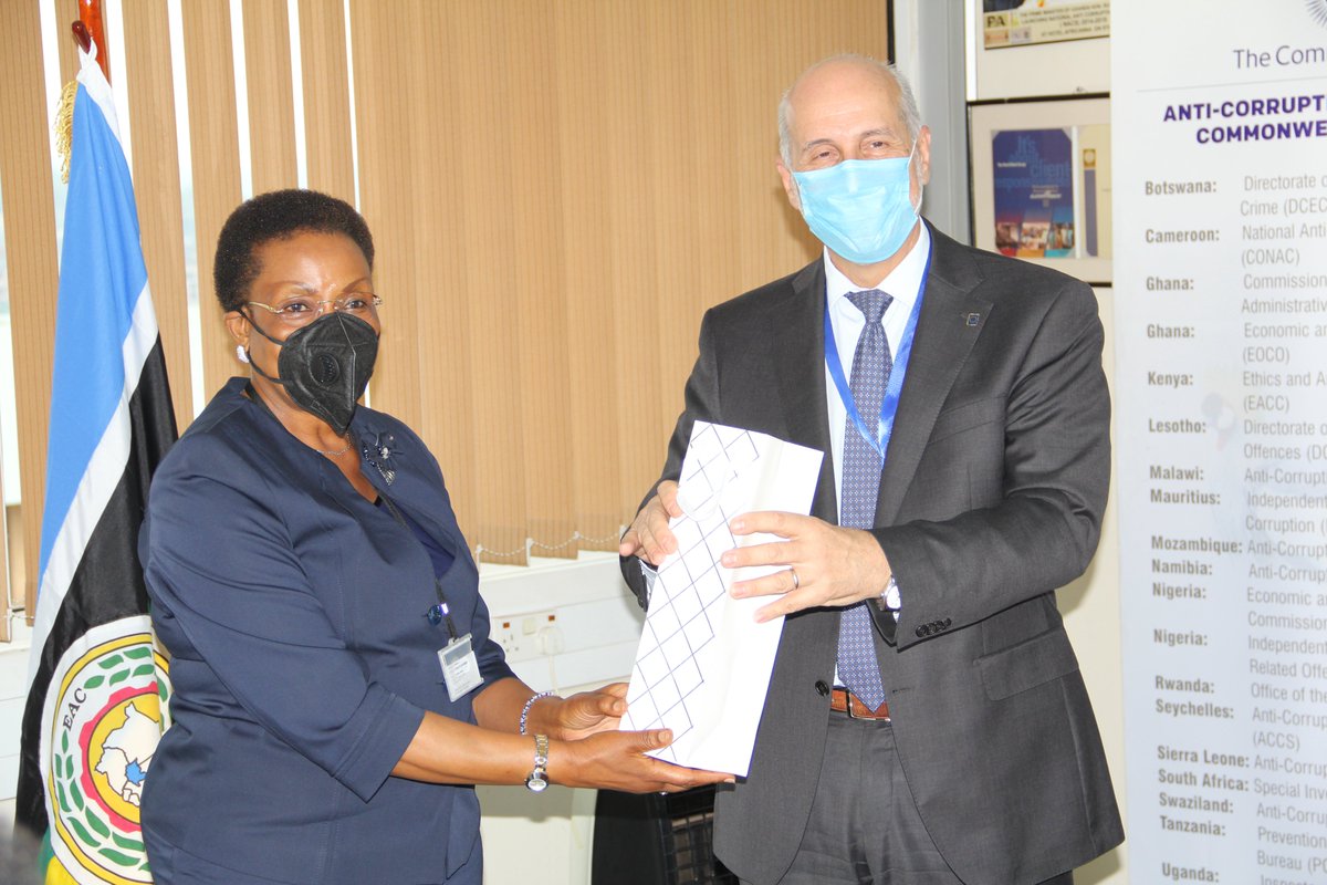 IGGUganda's tweet photo. @IGGBetiKamya hosted a 6-person delegation from the @EUinUG headed by H.E. Attilio Pacifici. The @IGGUganda Top Leadership and their guests shared matters of mutual concern in the fight against corruption in Uganda. #CollaboratingAgainstCorruption https://t.co/GnzoS0HrCH