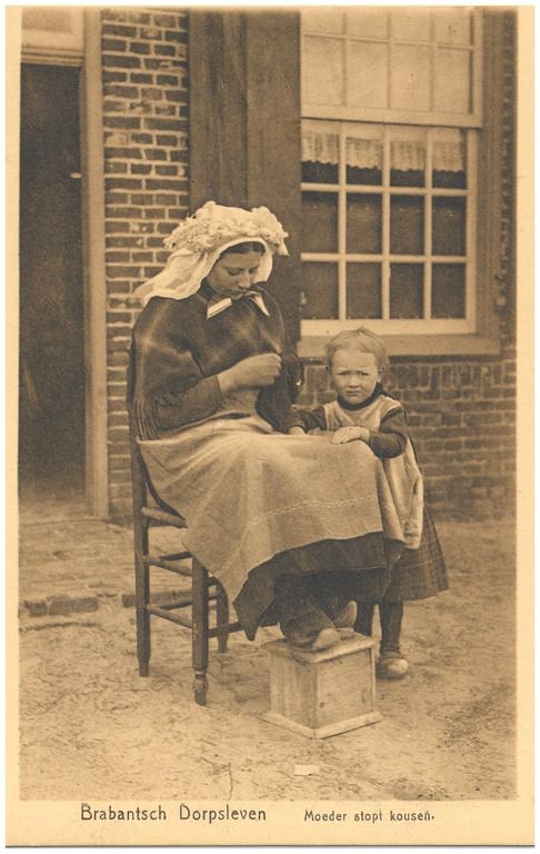 DeBiezen_76's tweet photo. Ik houdt zó van dit soort foto's 💝De #Brabantse #poffer ➡️https://t.co/g2tJ5W05ir Wát is de wereld in een korte tijd snel veranderd.... https://t.co/DMujTt1QzG