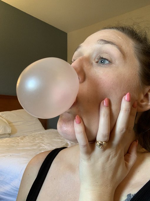 Would you burst my bubble?? https://t.co/vROW07b9Qy