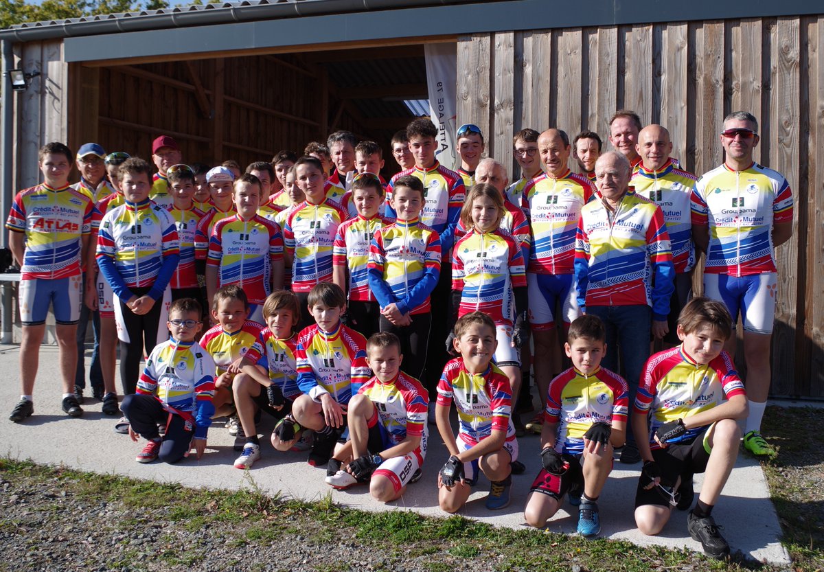 [Sport] La majorité des adhérents du VC Châtillon se sont retrouvés samedi dernier pour célébrer le début de la saison 2021-2022. Des retrouvailles avec les adultes licenciés, les enfants, leurs parents, les partenaires et les dirigeants du club. ow.ly/G00N50GvcNU