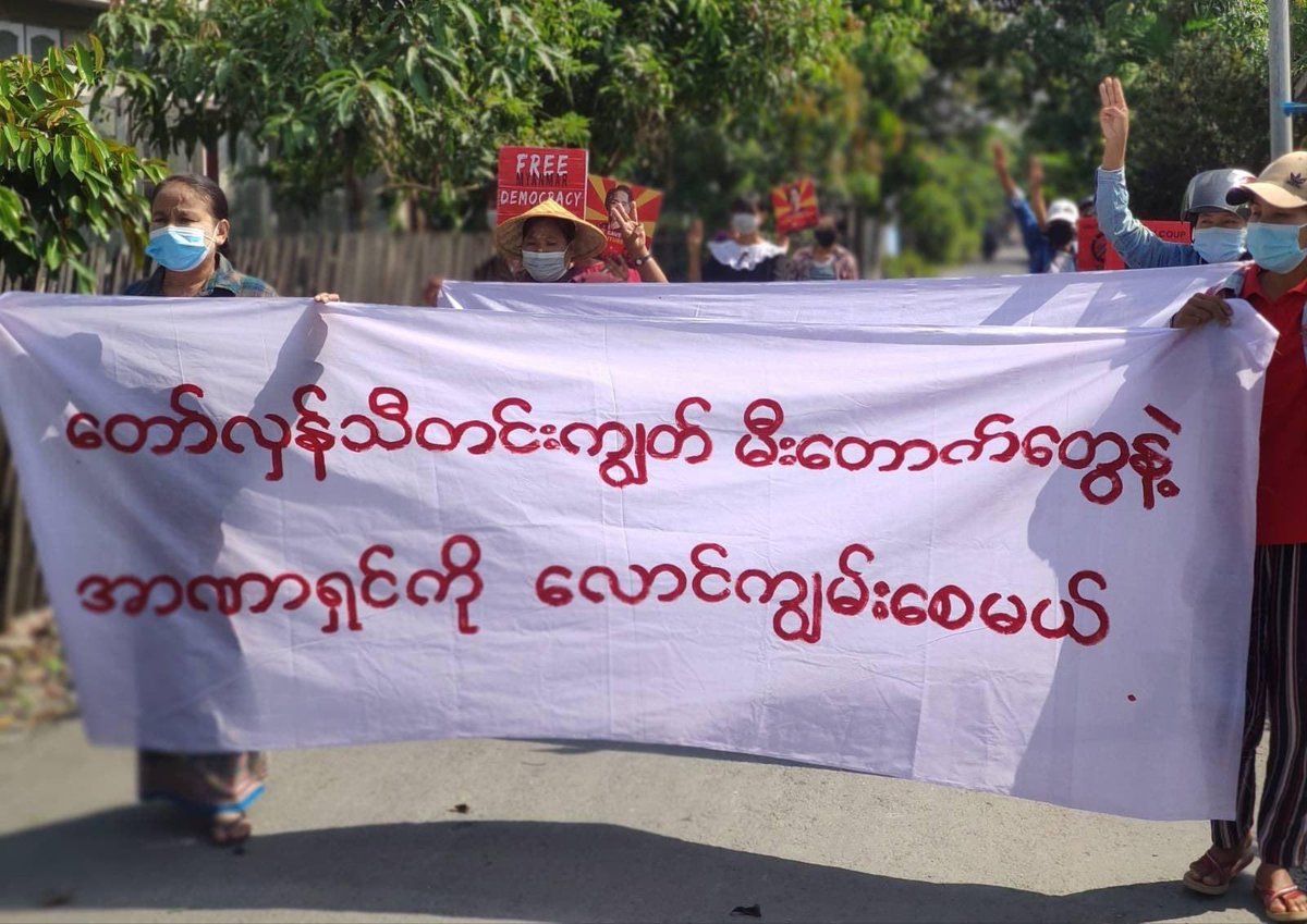 katycho22222's tweet photo. Locals of #Klae showed 257th day,the solidarity with the whole nation in the fight against Evil SAC terrorists this morning despite the continuous abduction &amp; Junta’s brutality.
#ASEAN_EngageWithNUG 
#Oct22Coup
#WhatsHappeningInMyanmar https://t.co/xPYQjDG9xW