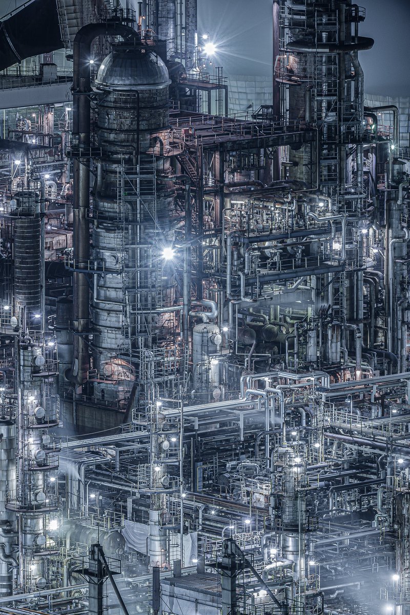 Maze-like factory night view by ta2funk(Tatsuki Ito)