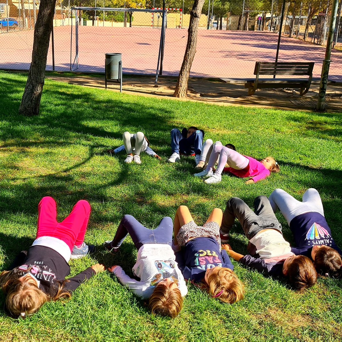 elnidodepippi's tweet photo. ➡ #yoga al aire libre🧘 Dentro de nuestra "Vuelta al Mundo Nakama" descubrimos prácticas deportivas de diferentes zonas 🌍
Aprovechamos la #SemanaEuropeadelDeporte y las actividades del #ProyectoEscolarSaludable para unirnos a la iniciativa #activehackingclm ⬇ https://t.co/yxgx1XmWBD