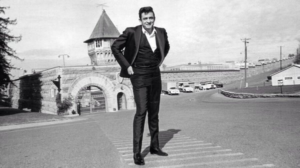 crockpics's tweet image. Johnny Cash outside Folsom Prison, 1968