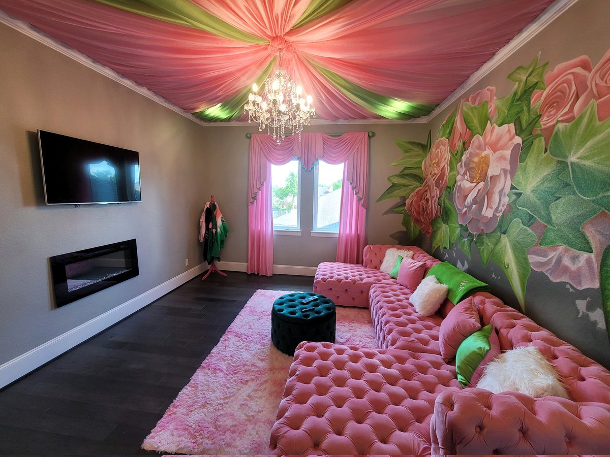 lyddt's tweet photo. Shouts out to my beautiful #SheShed. A space I don't use enough but I love it so much!!! ๐๐ฝ๐๐พ๐๐ฝ
#AlphaKappaAlphaSororityInc
#AKA
#SkeeWee
#PinkiesUp
#DivaDen
#ChateauTrueheart
#IvyBox https://t.co/qedQroeo4W
