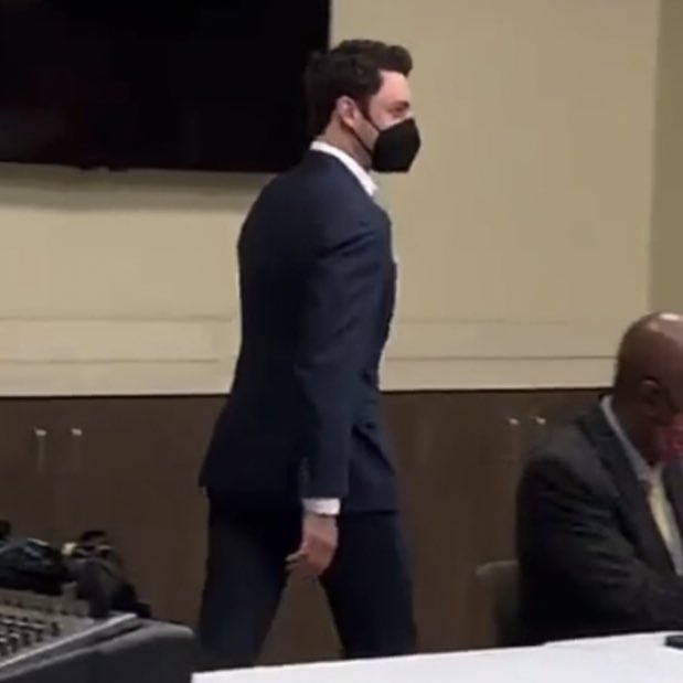 RT @QondiNtini: Jon Ossoff walks              Me
into a meeting https://t.co/vRL6jZQMoJ