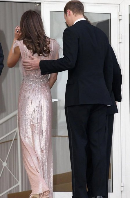 CngchaxHoaTnhY1's tweet photo. 2011 ~ 2021 💕💕💕💕#10YearsOfWillAndKate https://t.co/6WAfE9cHun
