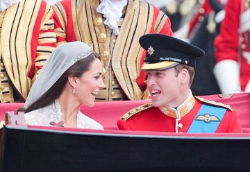 CngchaxHoaTnhY1's tweet photo. 'Are you happy?' a breathless Catherine asked William as they drove through cheering, flag-waving crowds in an open landau. He replied, 'I'm just so happy you are my wife.' 💕💕💕💕💕💕💕#10YearsofWillAndKate https://t.co/dn84QeaMwH
