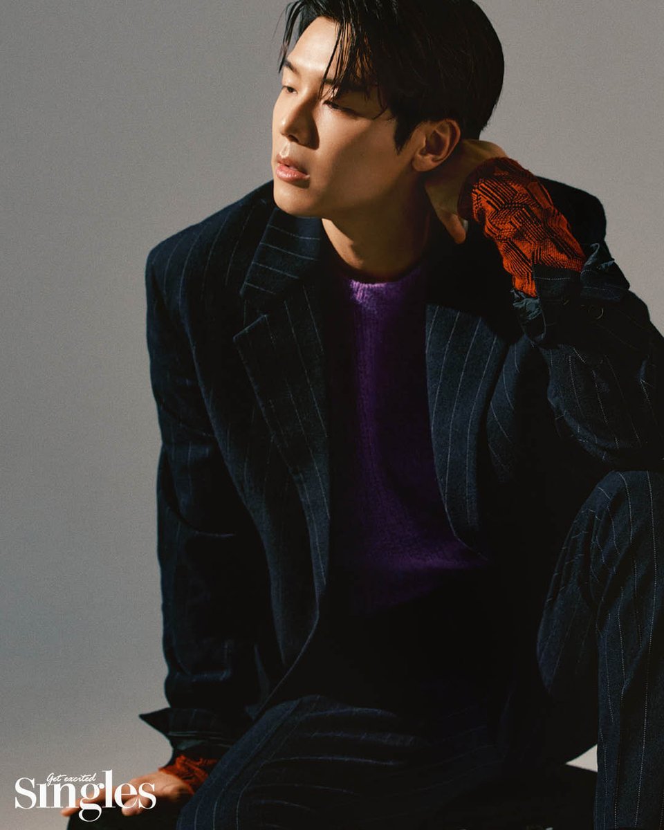 CNBLUECL's tweet photo. 211022 Revealing pictorials of #CNBLUE showing off urban and restrained visual! 
For more pictorials capturing their mature and ripe autumn charms and interview, check out the November issue of <Singles> 

#씨엔블루 #싱글즈 #Singles #WANTED #싹둑 #Love_Cut #정용화 #강민혁 #이정신 https://t.co/NKlLBDQl4s