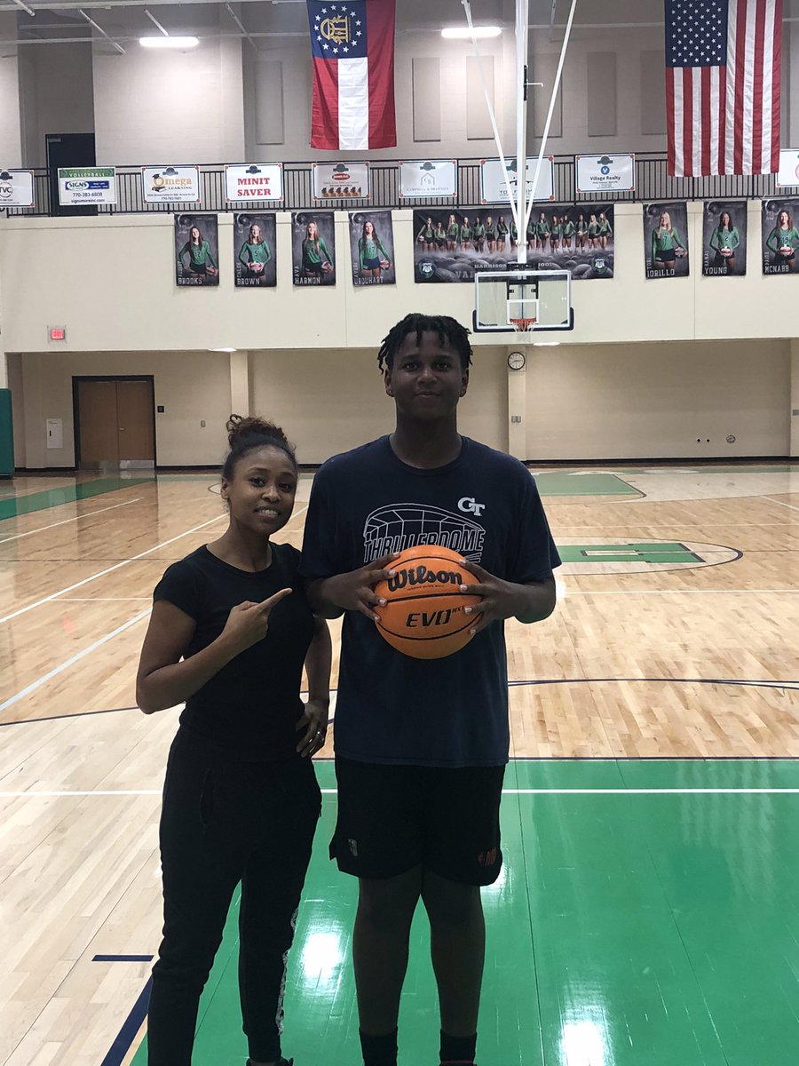 JrHoyaHoops's tweet photo. Joshua Jacobs 2026 Hardhat player of the week. Exemplifies #hardhathoops goes hard on every drill, every skill, and is 100% locked in between the lines. @hoyabball #HardHatHoops https://t.co/2IOKB7FZVr