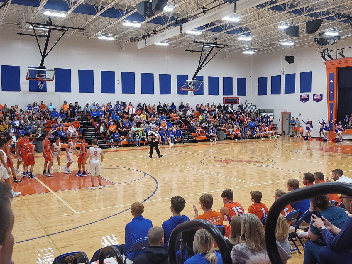 marshallcohoops's tweet photo. Nowhere is basketball loved anymore than in good ole' MC. Great turn out for the middle School jamboree. #orange #gomarshals https://t.co/bM8woS0g2u