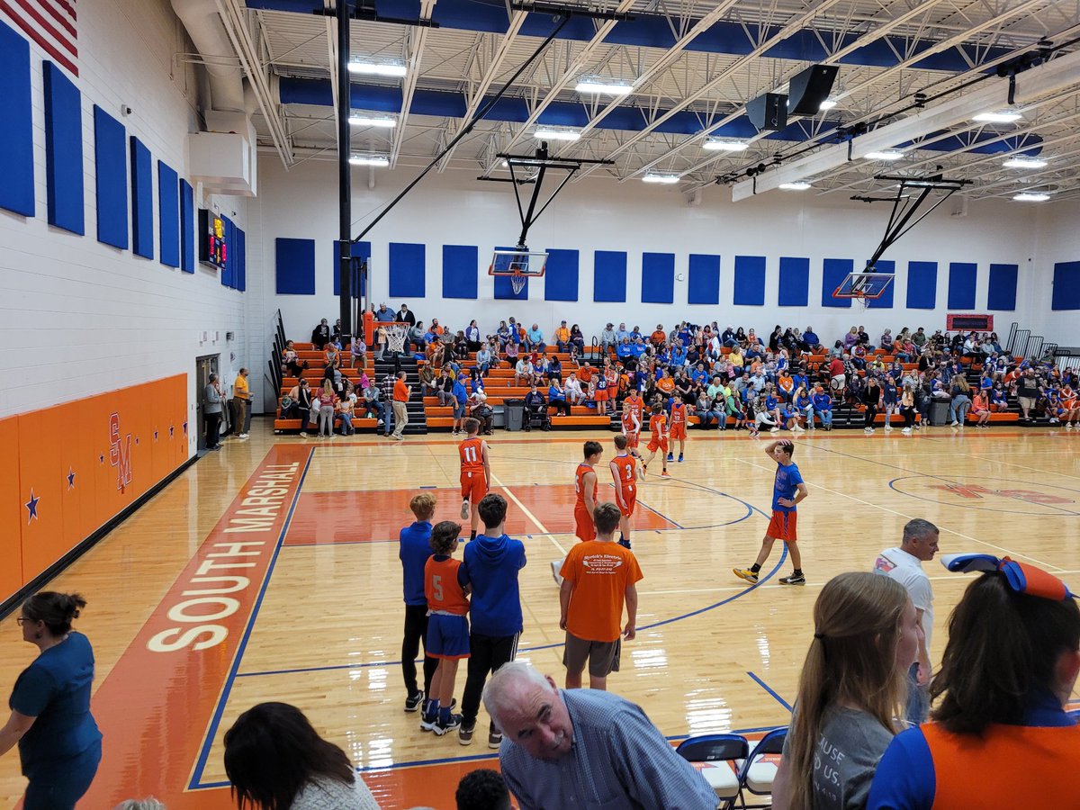 marshallcohoops's tweet photo. Nowhere is basketball loved anymore than in good ole' MC. Great turn out for the middle School jamboree. #orange #gomarshals https://t.co/bM8woS0g2u