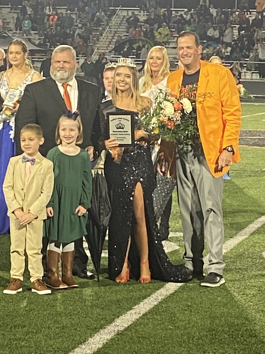 LadyPanthers_SB's tweet photo. Congratulations Kendall Radocesky!!  2021 Homecoming Queen representing your Lady Panther softball team! https://t.co/renLqvsEDr