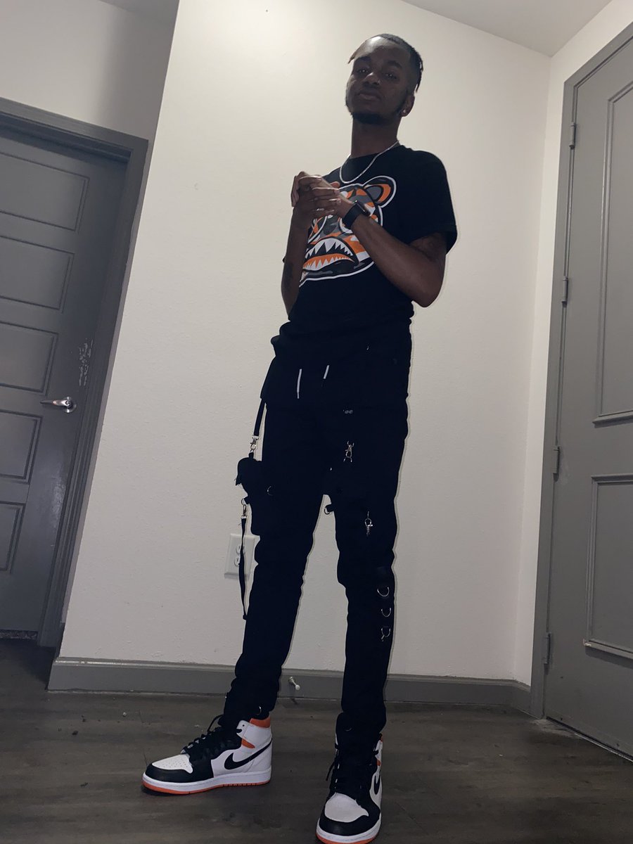 tyjeeeee's tweet photo. turned me savage, i got traumatized from homicides and all these caskets .. https://t.co/XeOE02NKgg