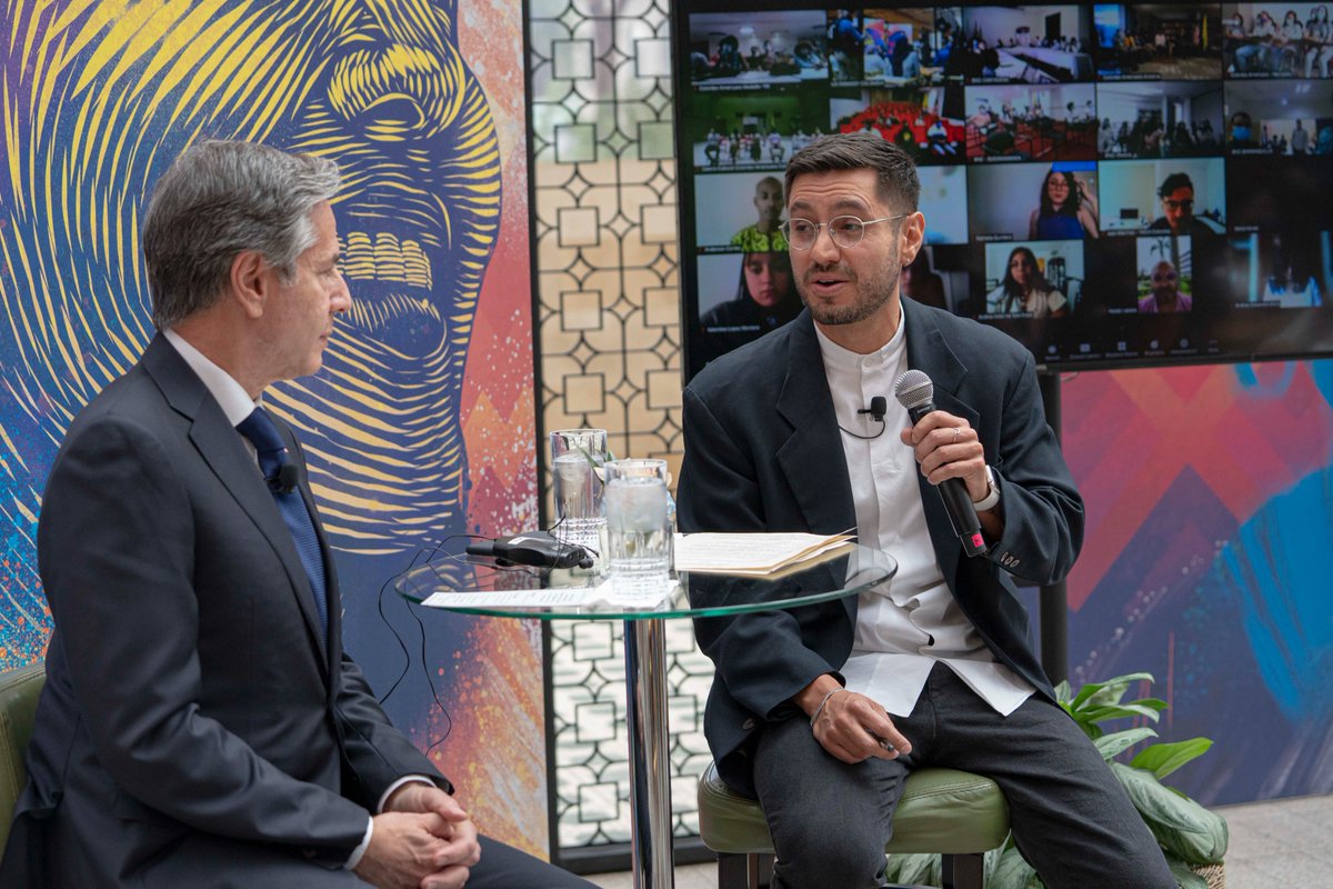 SecBlinken's tweet photo. Remarkable to listen to young leaders in Colombia discuss the imperative of working together to tackle global challenges, including the climate crisis. It is imperative we listen to them and involve them in building a better future for all. https://t.co/ONmpysRPrG