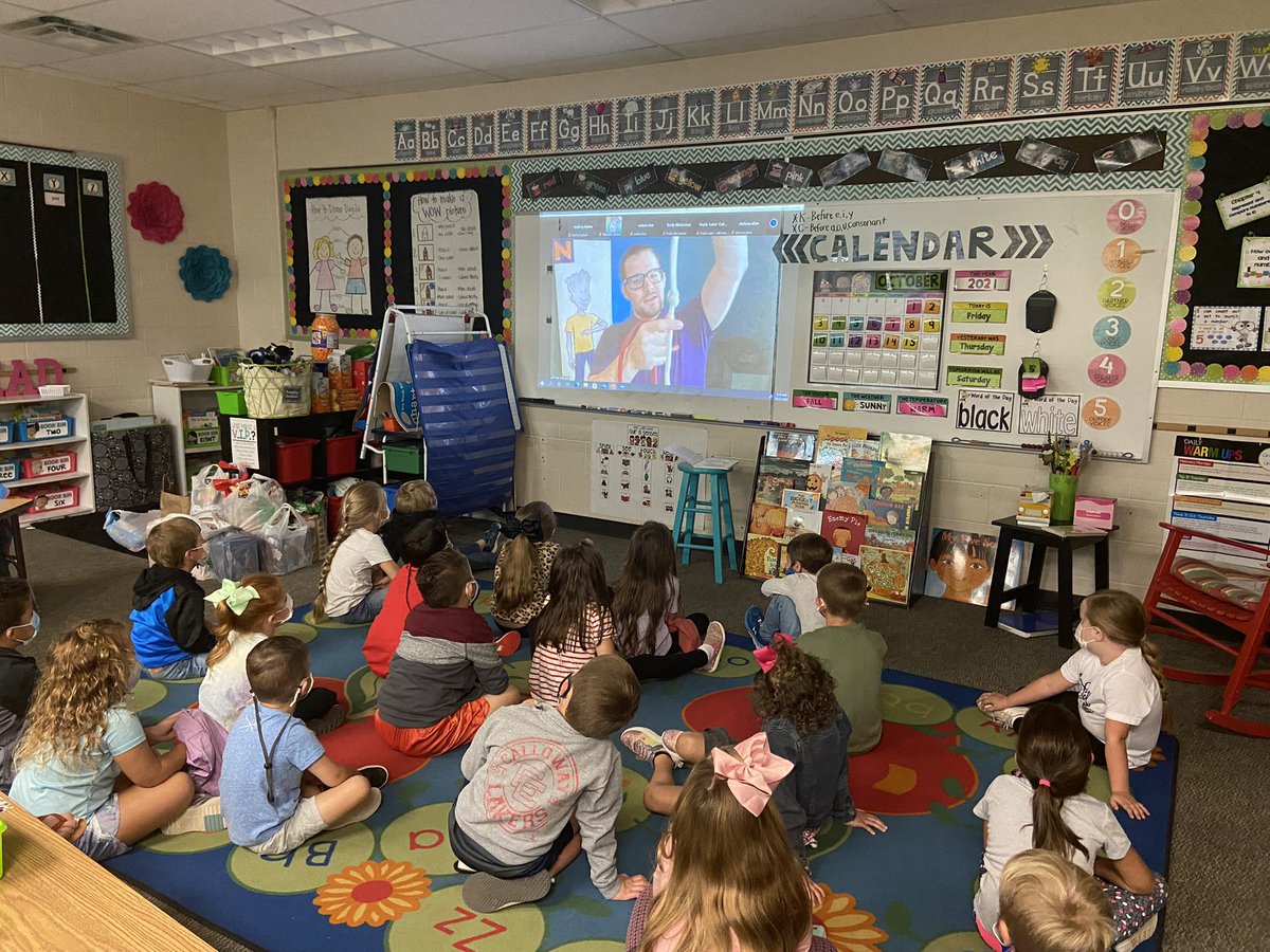 mrsbybeesclass's tweet photo. Today we enjoyed hearing from the @thenedshows. We learned to make good choices and to never give up. Thanks for a wonderful, fun message today! #callowayschools @SouthwestLaker @CallowaySchools https://t.co/7j6hyRulMT