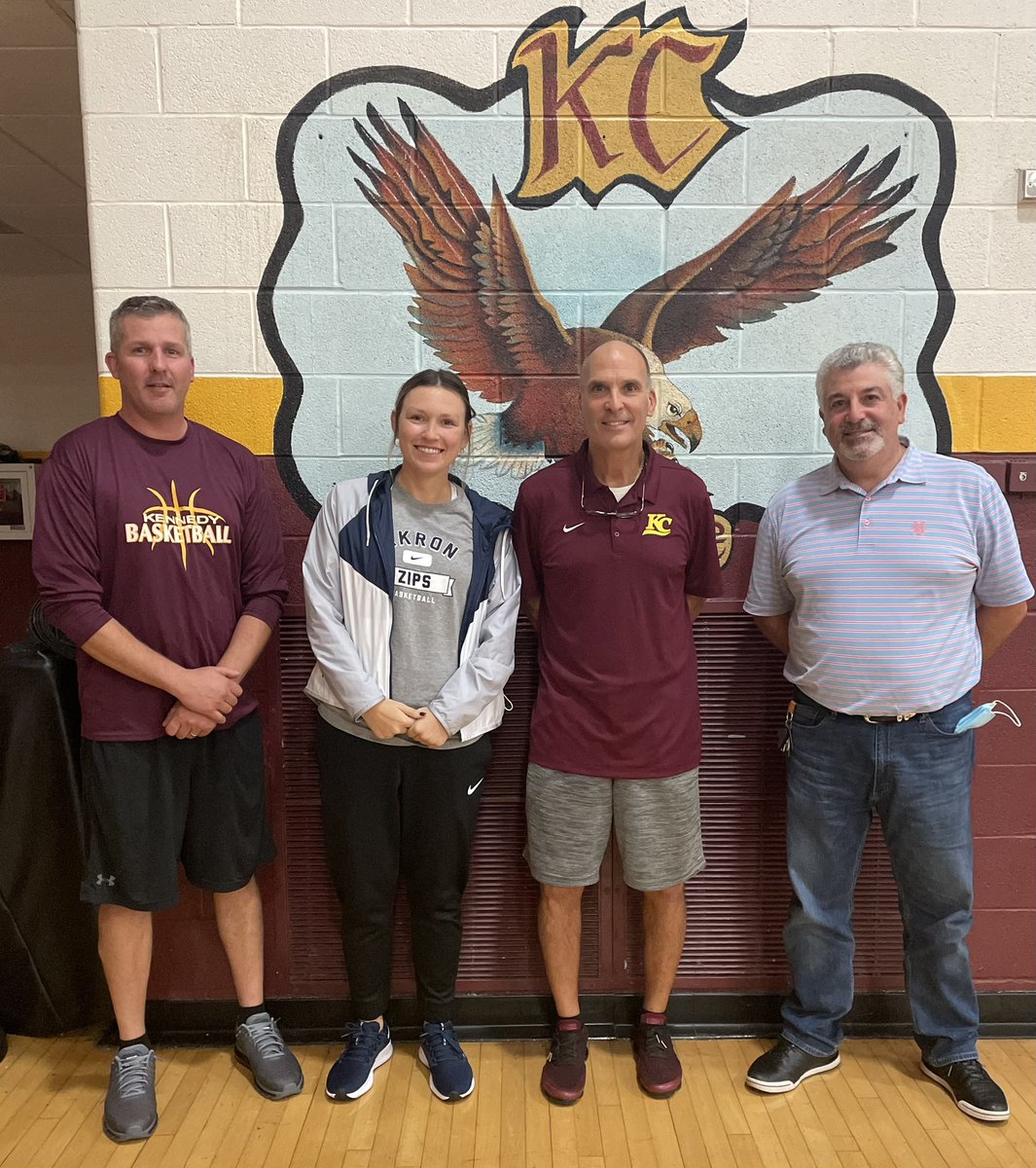 JustinMagestro's tweet photo. Blessed and honored to have Coach Peyton Booth from Akron University at our Kennedy Catholic open gym tonight to watch our Lady Eagles✝️🙏🏀💪🦅 #KCFamily #KCPride #AlwaysUnderConstruction #BigGoals @ZipsWBB @PeytonBoothUA https://t.co/LiiSO4xsZq