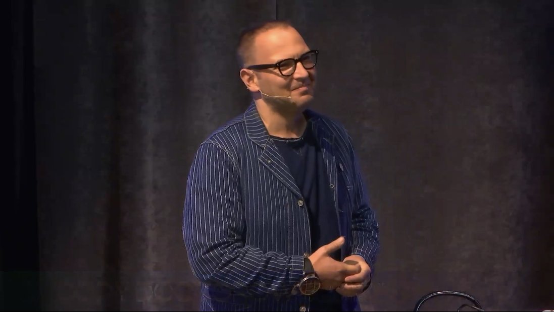 internetarchive's tweet photo. Author @doctorow: "We want to make a future that other people want to stop" 
Celebrate along with us LIVE: https://t.co/ZBhV5WaE4A

#InternetArchive25 https://t.co/HdYoMKlYWV