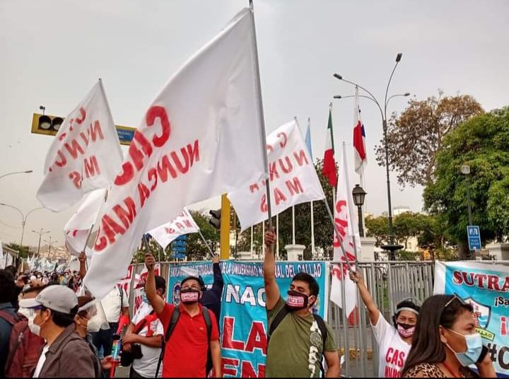 CasNacional's tweet photo. Srs tribunos @Tc_Peru Los CAS UNIDOS Nacional Pedimos la Constitucionalidad de la Ley 31131. 400mil familias esperan @Carlos_Ramos_N @AugustoFerrero @BlumeErnesto @JlSardon @sinassc728 @PedroCastilloTe @BetssyChavez @HCevallosFlores #Ley31131JusticiaLaboral #PorUnPeruSinCas https://t.co/dsOAzoJviU