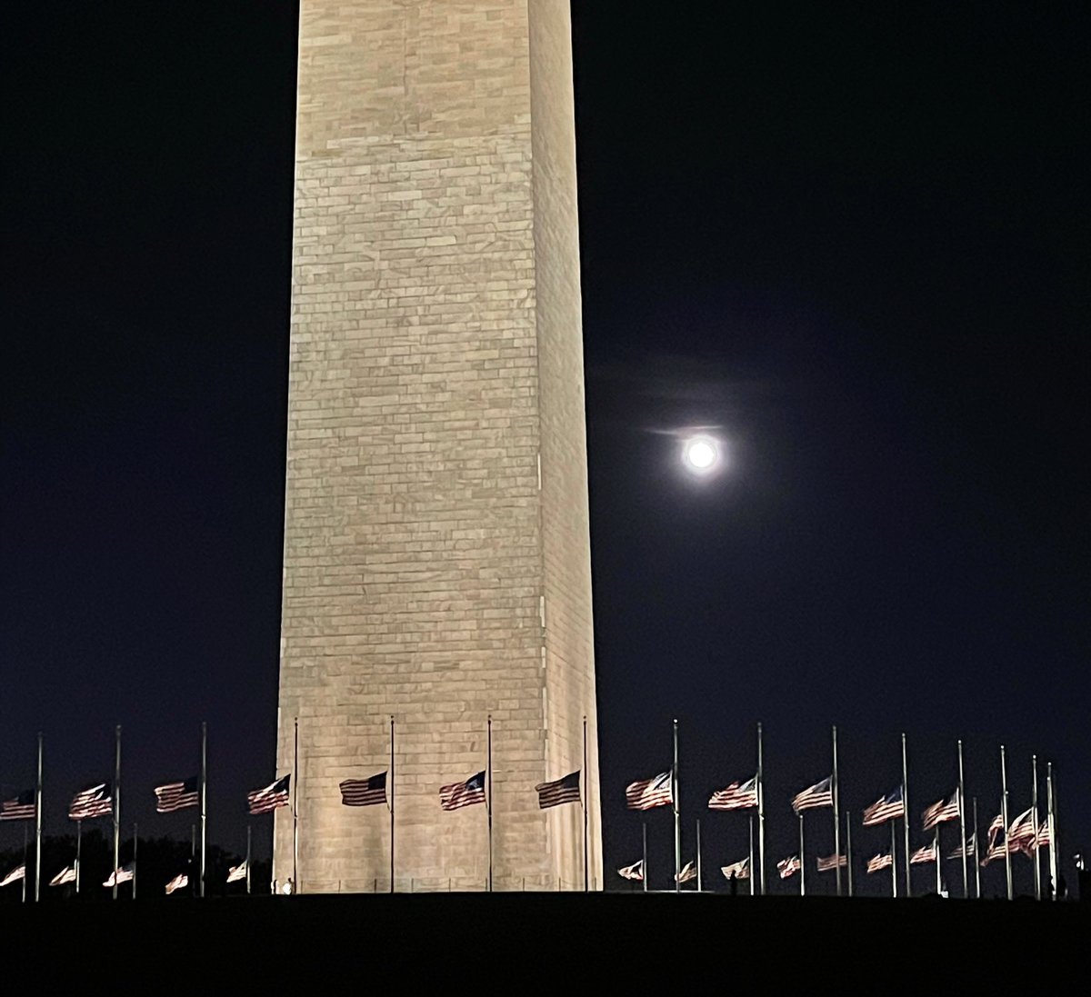 NationalMallNPS's tweet photo. Don’t say good night, moon. 🌕 Sometimes we want these gorgeous nights on the National Mall to last forever. 
 #FullMoon #WashingtonDC https://t.co/lDFqvkKVOG