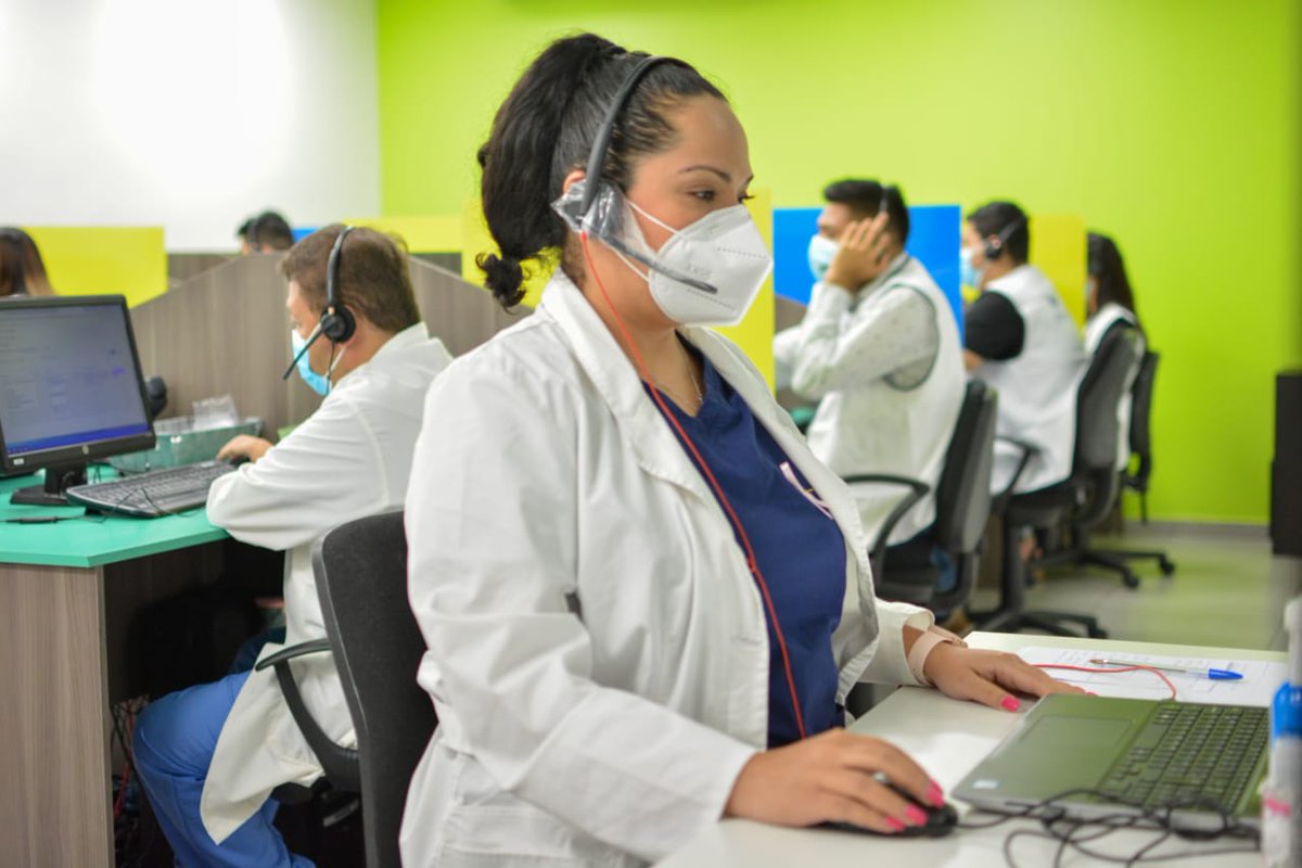 SaludSV's tweet photo. La Doctora Claudia López lleva un año y medio trabajando en el Telecentro COVID-19 asistiendo a pacientes y posibles contagiados, brindando todo su conocimiento del virus. 🦠 https://t.co/nTFohIq9f3