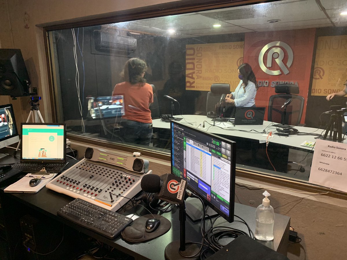 Danyrivers's tweet photo. Es emocionante ver cómo reviven las cabinas de @Radio_SonoraFM con las producciones de @perro_androide @libera_radio y #OjoCinéfilo 📻 https://t.co/8NXAbm6Ekl