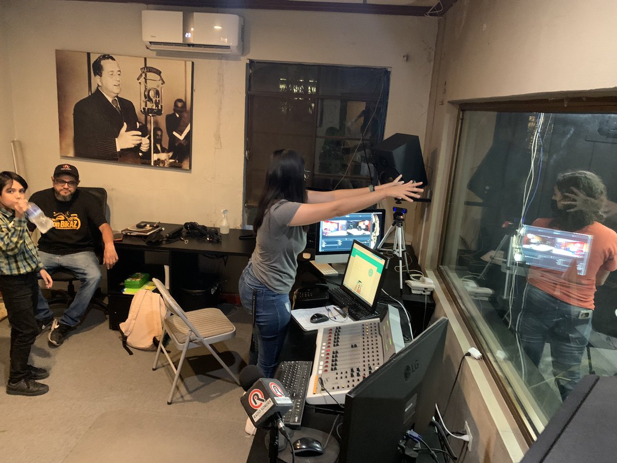 Danyrivers's tweet photo. Es emocionante ver cómo reviven las cabinas de @Radio_SonoraFM con las producciones de @perro_androide @libera_radio y #OjoCinéfilo 📻 https://t.co/8NXAbm6Ekl