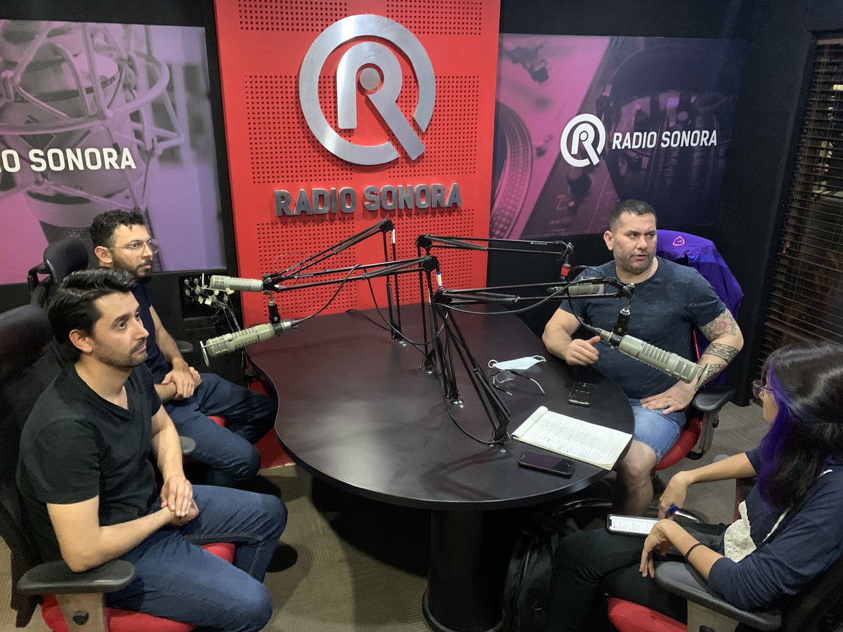 Danyrivers's tweet photo. Es emocionante ver cómo reviven las cabinas de @Radio_SonoraFM con las producciones de @perro_androide @libera_radio y #OjoCinéfilo 📻 https://t.co/8NXAbm6Ekl