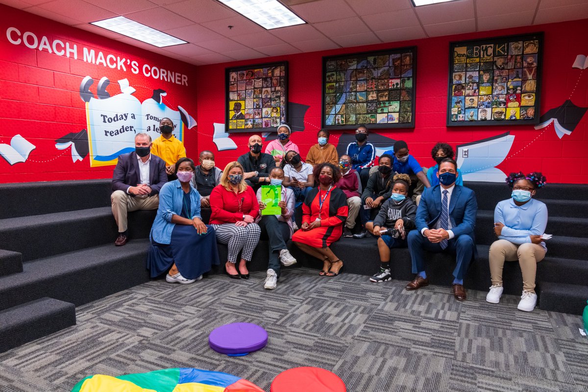 MackFamilyFDN's tweet photo. We opened our 6th Louisville-based #CoachMacksCorner today at Byck Elementary! Thank you @KentTaylorWAVE for being today's Emcee for the unveiling. Over 600 books donated to the school &amp; a corner of the library enhanced for the students to enjoy! @CoachChrisMack https://t.co/Exm5yBIkFB