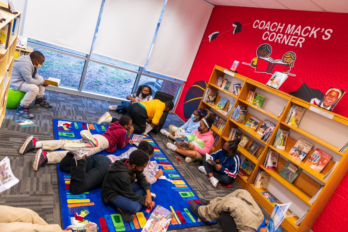 MackFamilyFDN's tweet photo. We opened our 6th Louisville-based #CoachMacksCorner today at Byck Elementary! Thank you @KentTaylorWAVE for being today's Emcee for the unveiling. Over 600 books donated to the school &amp; a corner of the library enhanced for the students to enjoy! @CoachChrisMack https://t.co/Exm5yBIkFB