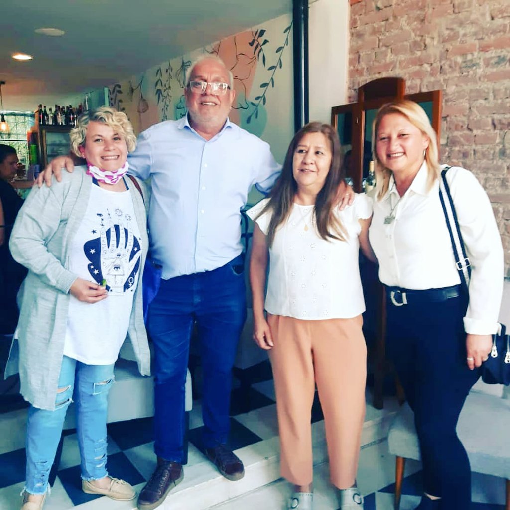 Ajauretcheok's tweet photo. #movimientoterritorialarturojauretche #berisso  #SilviaYedro celebrando el #díadelamadre y  #díadelalealtad,  @marottegabriel  @NadinaBrizzi  y #pedrobacheran  unidos para estar  junto al intendente @fabiancagliardi y al  #frentedetodos para vencer el 14 de noviembre https://t.co/ereVFFimVK