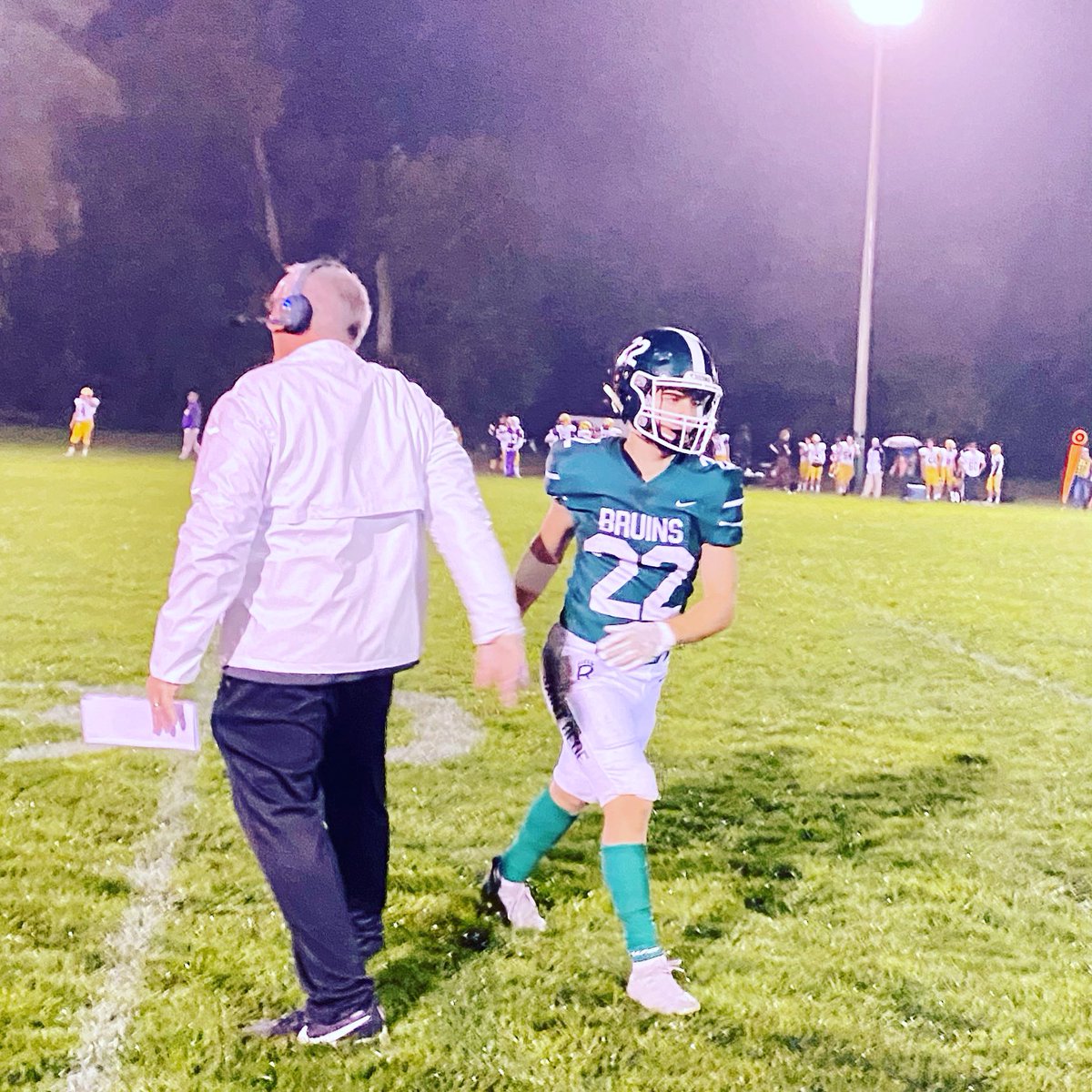 stbedeacademy's tweet photo. Touchdown Bruins!! #22 scores  a 54-yard TD to give SBA a 33-15 score!! #GoBruins 🤩 https://t.co/c5lOKRFunF