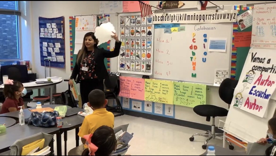 badillo_mrs's tweet image. I had the opportunity to model a writing lesson with Ms. Garcia’s 1st graders @CapistranoES Students did an amazing job at using text and picture clues to infer the main character’s feelings &amp;amp; using the mentor text to guide their brainstorming for their writing #tier1instruction