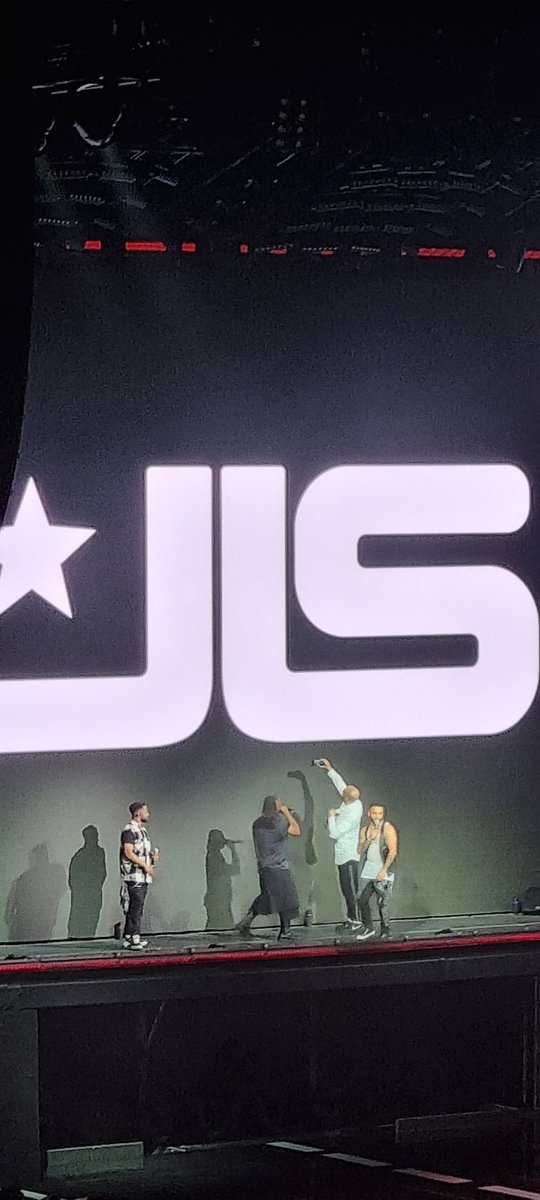 coolrider1978's tweet photo. @JLSOfficial Audience say cheese for the selfie 😁. It's like JLS never broke up❣ https://t.co/PrY3EJzzFP