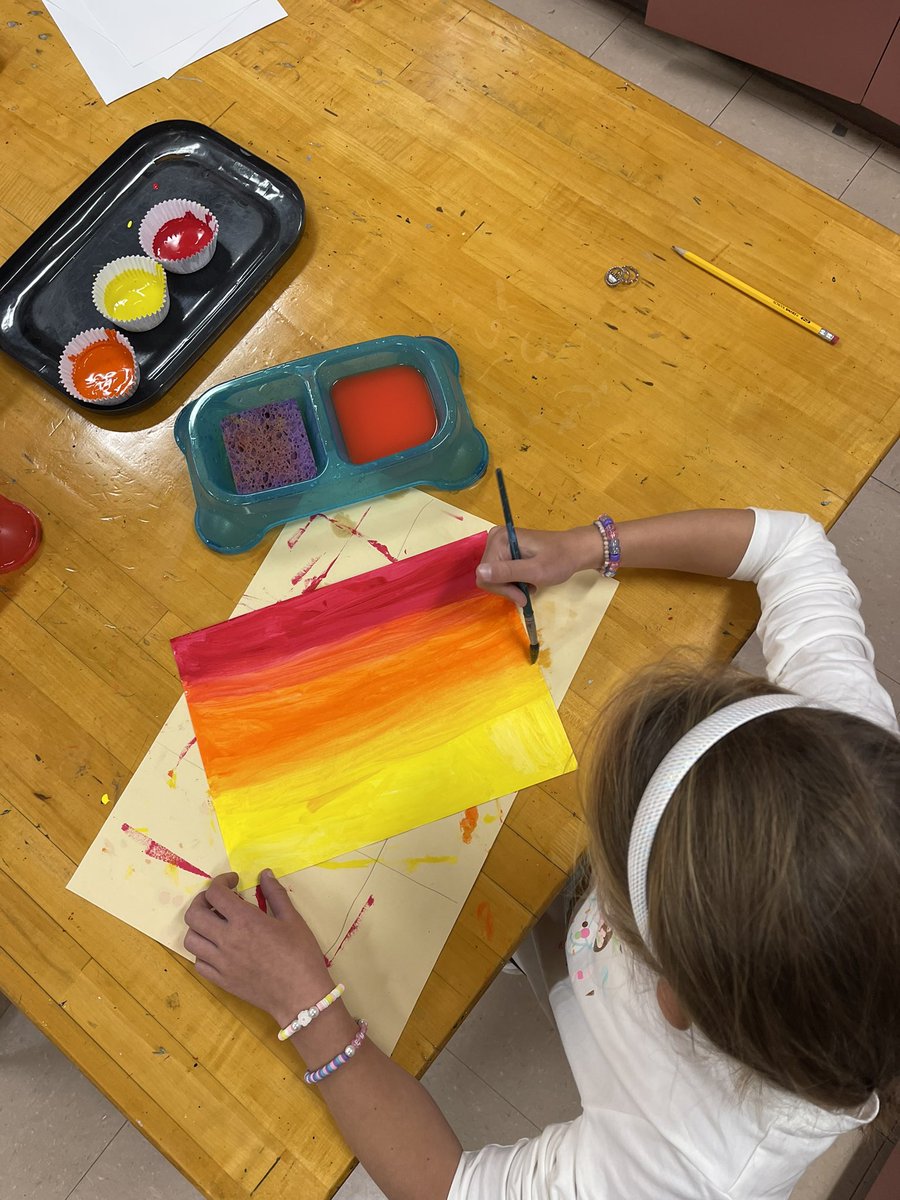 artists_ks's tweet photo. 4th grade CHES artist’s were spectacular at practicing painting techniques with warm colors today🌈🎨 @BeekmantownCSD @StoutengerCHES https://t.co/p6gImmJYTF