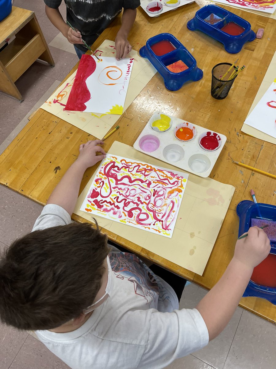 artists_ks's tweet photo. 4th grade CHES artist’s were spectacular at practicing painting techniques with warm colors today🌈🎨 @BeekmantownCSD @StoutengerCHES https://t.co/p6gImmJYTF