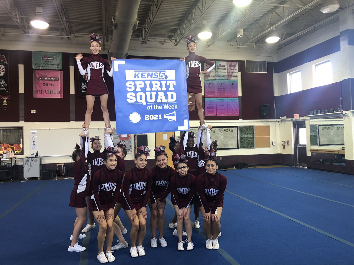 MarshallHSCheer's tweet photo. We had a cool visitor today. Erica Ross came to give the team a great surprise!  Thank you Erica, we had a great time! @NISD @NISDMarshallLMS @EricaRossKENS5 @NISDMarshall https://t.co/njcib9dtY7