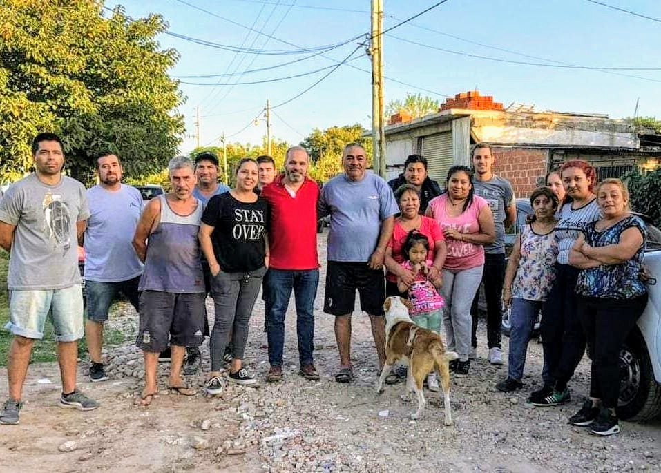 FernandoSousaFR's tweet photo. Barrio por Barrio, Casa por Casa, Vecino por Vecino #FrenteRenovadorEcheverriano @SergioMassa @MalenaMassa @alferdez @CFKArgentina @minsaurralde @CascallaresPJ @FrenteDeTodos @gkatopodis @JuanZabaletaOK @Nardini_Leo https://t.co/BjzDfmo1Ba