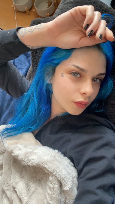 I&rsquo;ve added a 50% discount on my Onlyfans to celebrate it! 🌈💕  https://t.co/u0Zwl3vlvf https://t.co/4