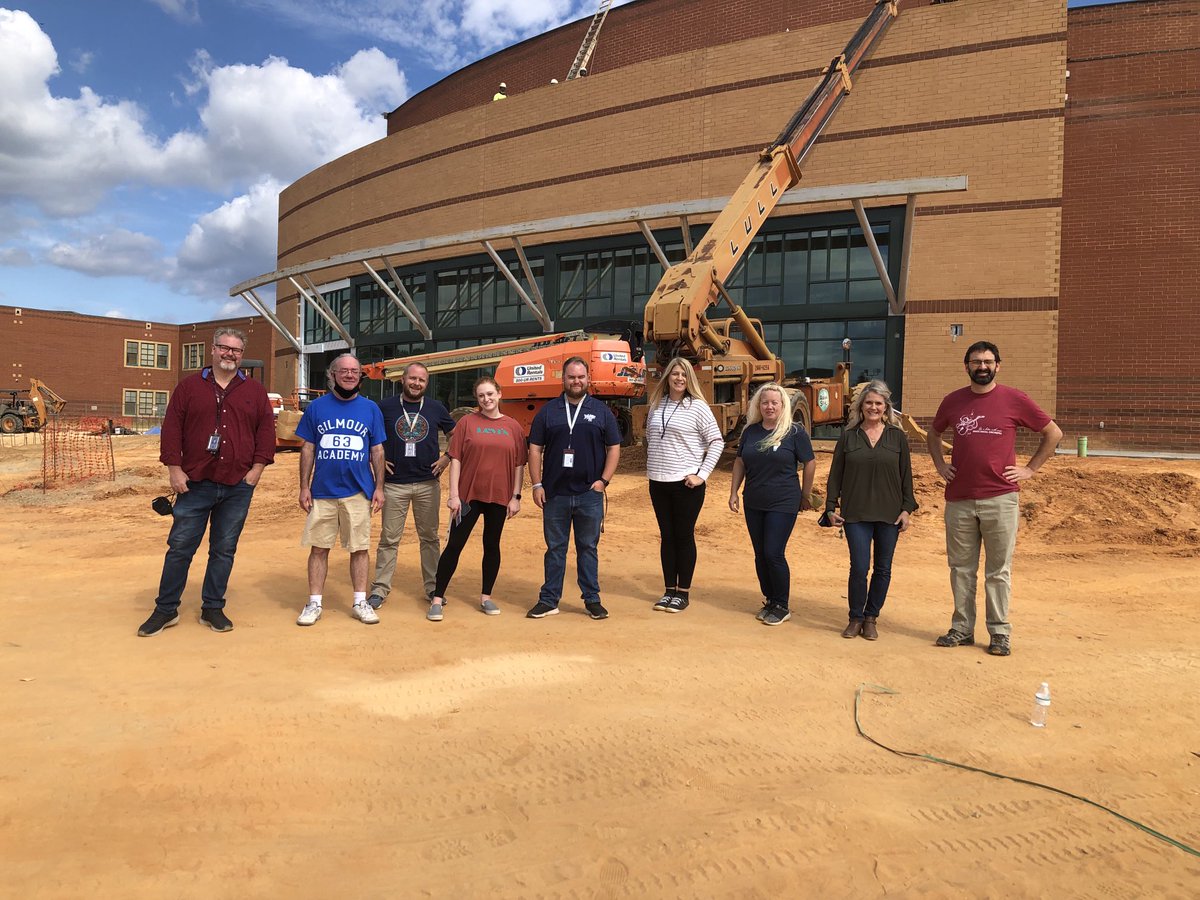 sandy_vining's tweet photo. This is one anxious fine arts team ready to show off their students’ talents. #onepack https://t.co/vDxMUs1tYQ