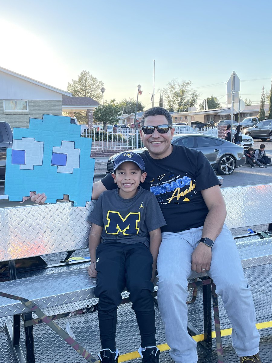 RNCarrillo_Nick's tweet photo. 💙💛HOCO2021PARADE💙💛 Brigade-Arcade!!! #adminfliat #fearlessleaders #goTroopgo #theDistrict @dem915boys @Btorres_EHS @ZubiateSteve @AllenHaynes_AP @Txchick92 https://t.co/mCwWhyQdjB