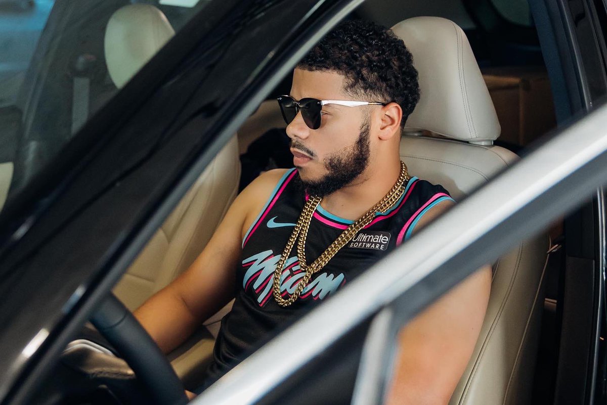 yellowpapi06's tweet photo. New Whip , Who this?! 

To Infiniti &amp; Beyond 🌊

IYKYK 😏 Let’s Go HEAT 🔥

#FromWaves2Curls #InfinitiGang #needatan #RideTheWave https://t.co/gxGDuTzgtV