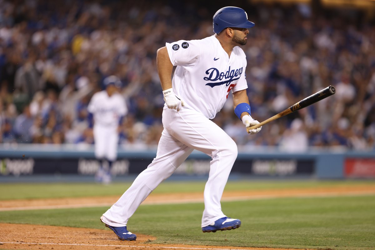 LosDodgers's tweet photo. Con 41 años, Albert Pujols es el jugador de mayor edad con múltiples juegos de dos o más hits en la misma postemporada desde Jorge Posada en 2011.

#RepitamosLA https://t.co/OZxeSPSYwV