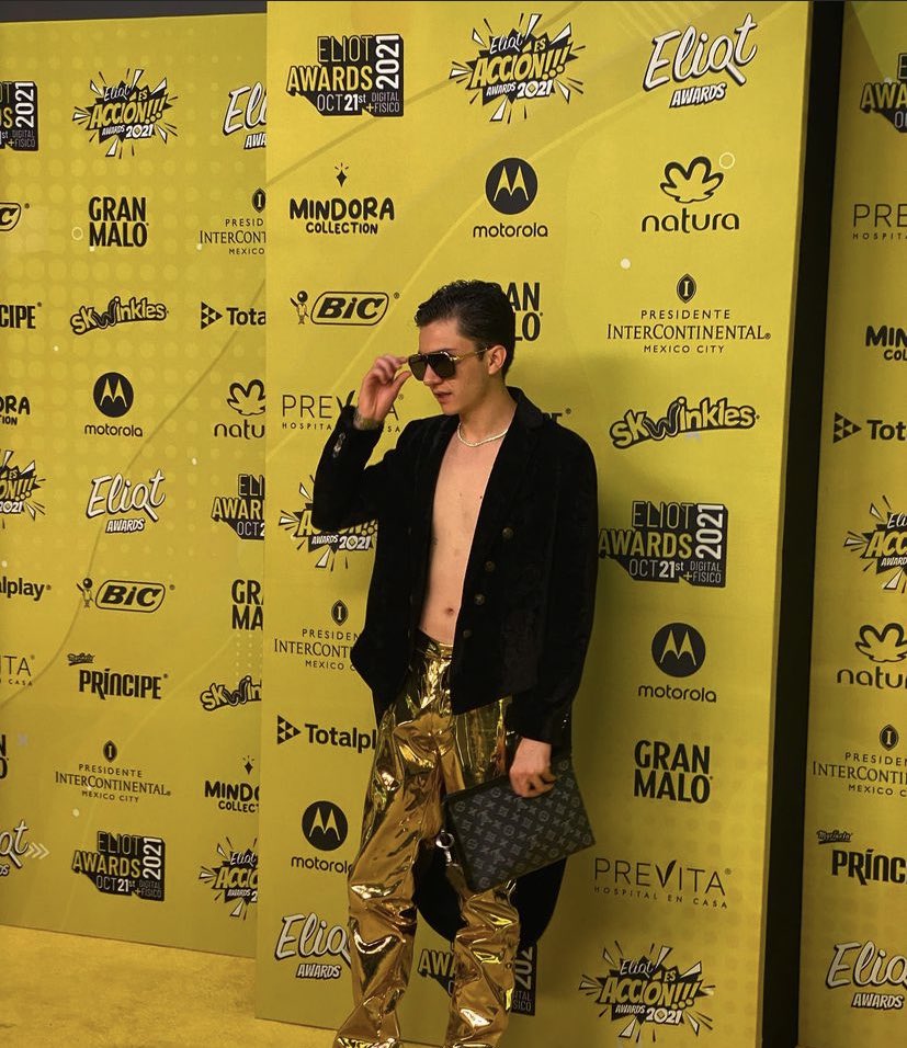 FansNikoMexico's tweet photo. 📸 @NikoCaballero_  en Eliot Awards 2021 

¿Qué tal su vestuario? Nos sigue impresionando 😎 https://t.co/oHCxtCMgpE