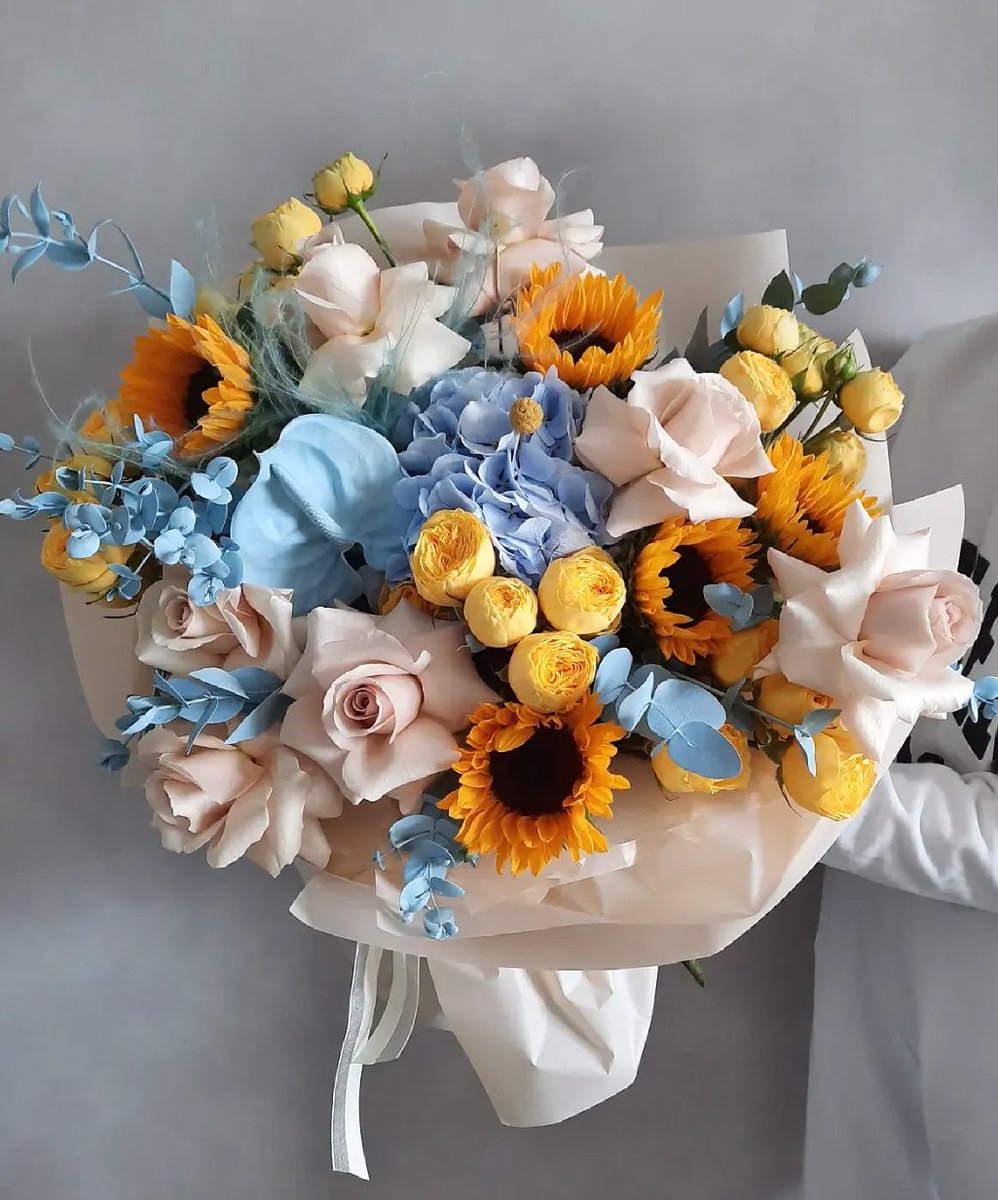 xbabyivy's tweet photo. obsessed with this flower bouquet 🦋 https://t.co/zVnq7KWiJF