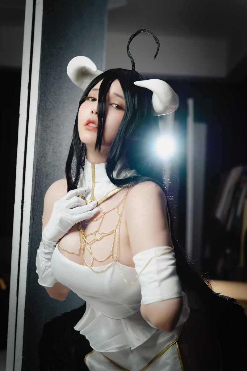 ying_tze's tweet photo. Ainz- Sama ~ can you feel my devotion for you ? ❤️ https://t.co/GJYawWi2wI