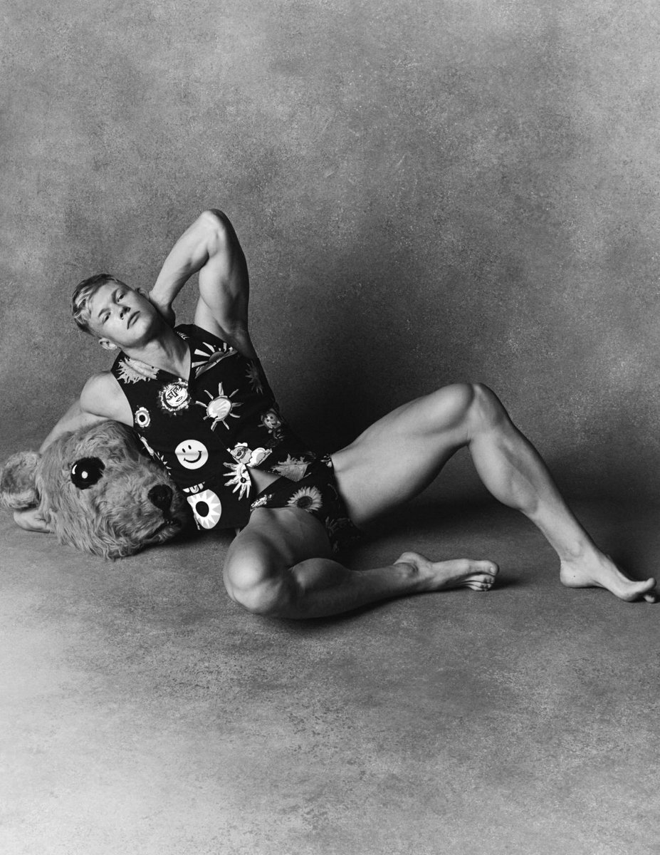 art8amby's tweet photo. #editorial "Performance" with #JackCope, Erin, AJ, Bobby, and #DavidCihacek by #MarianoVivanco in #GQStyleUK #FallWinter2021, styling by #LukeDay. Hair and makeup by #AdamGarland and #MonaLeanne. Credit images to tFS member Zorka #art8amby #art8ambygram #art8ambyeditorial https://t.co/a1y6x8Rit2